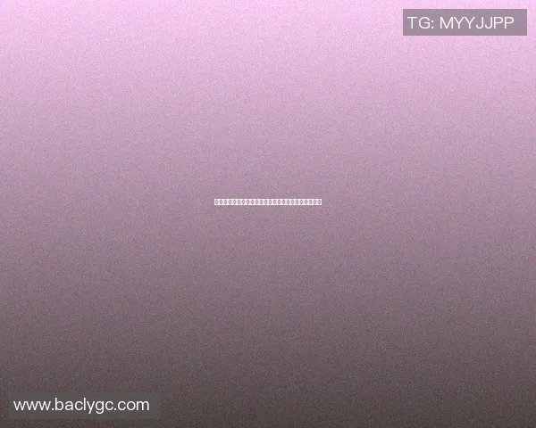 足球明星华丽西装闪耀红毯引领时尚潮流展现魅力风采